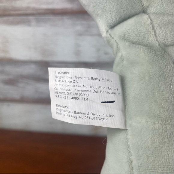 Vintage Disney Nemo Bailey Beluga Whale Plush - Rare Collectible Stuffed Toy - Picture 8 of 8